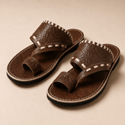 Sandales Marocaines Homme en Cuir Véritable Noir | Sandales Artisanales Fait Main | Entredoigt avec Motifs Floraux | Cuir Pleine Fleur – Yamiriam - YaMiriam